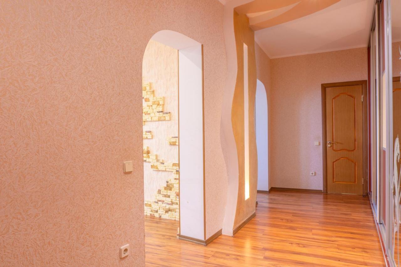 Big Studio Apartment Near River Mall Kiev Eksteriør billede