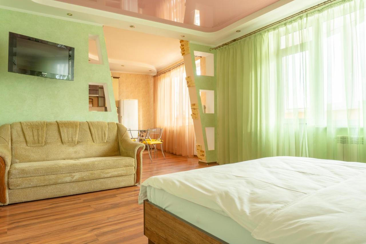 Big Studio Apartment Near River Mall Kiev Eksteriør billede