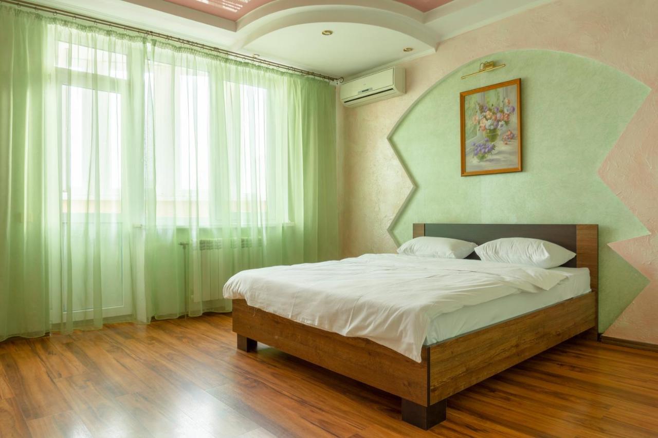 Big Studio Apartment Near River Mall Kiev Eksteriør billede