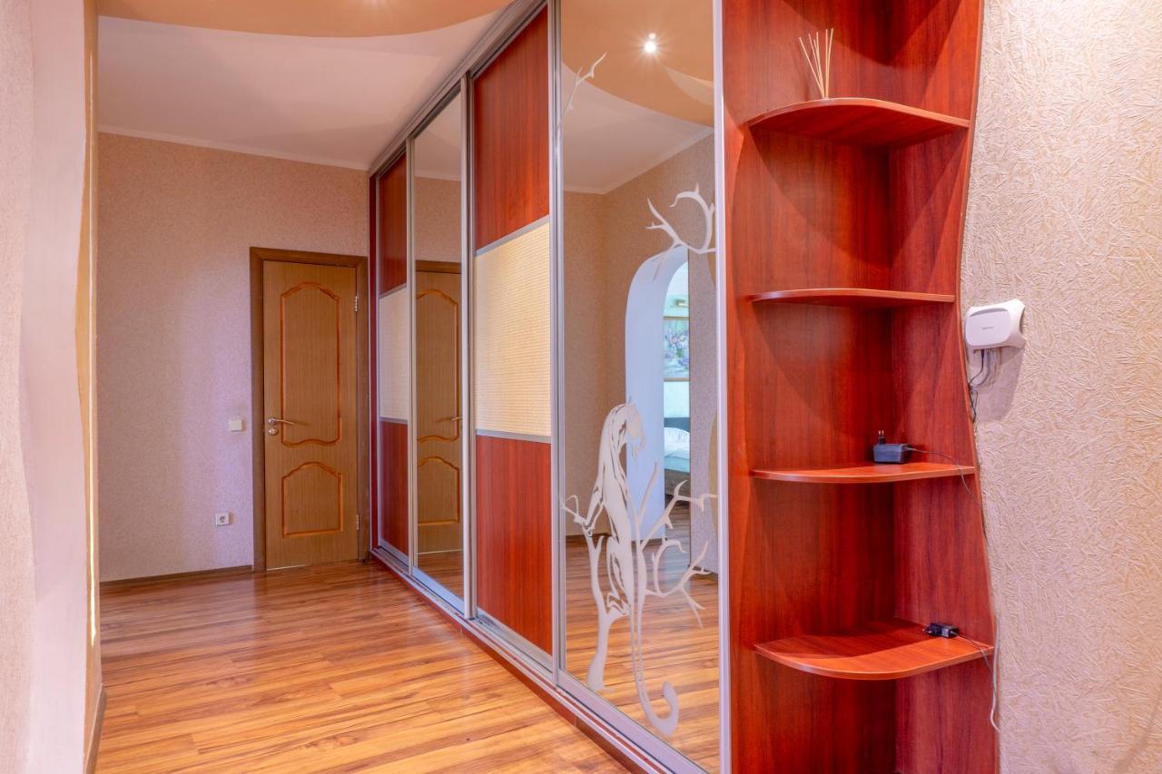 Big Studio Apartment Near River Mall Kiev Eksteriør billede