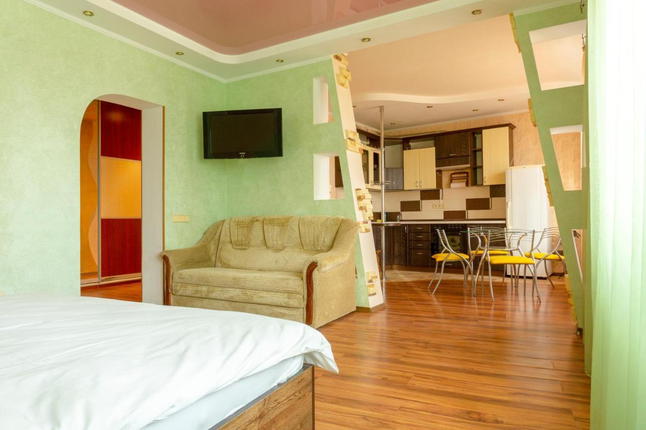 Big Studio Apartment Near River Mall Kiev Eksteriør billede