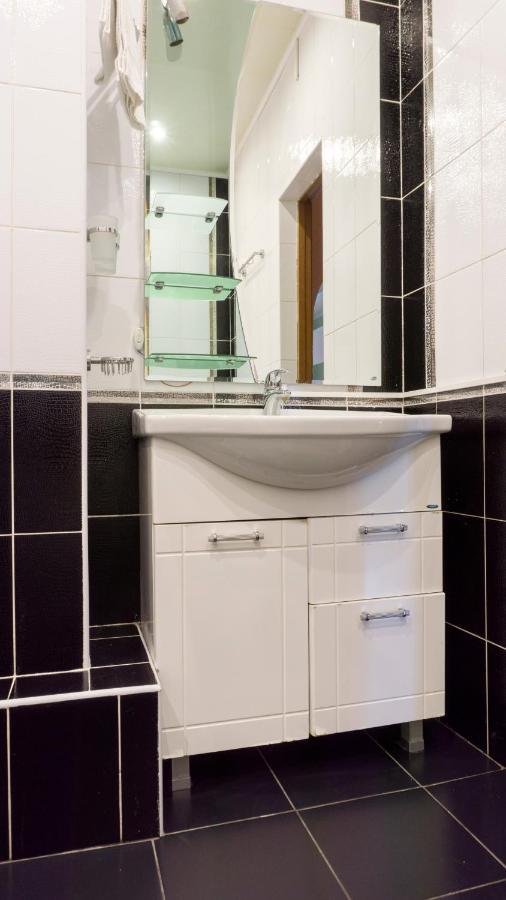 Big Studio Apartment Near River Mall Kiev Eksteriør billede