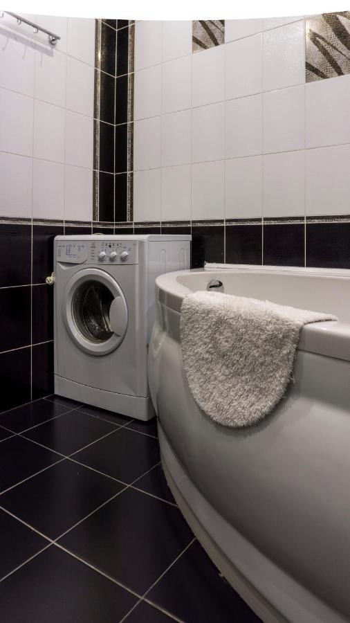 Big Studio Apartment Near River Mall Kiev Eksteriør billede