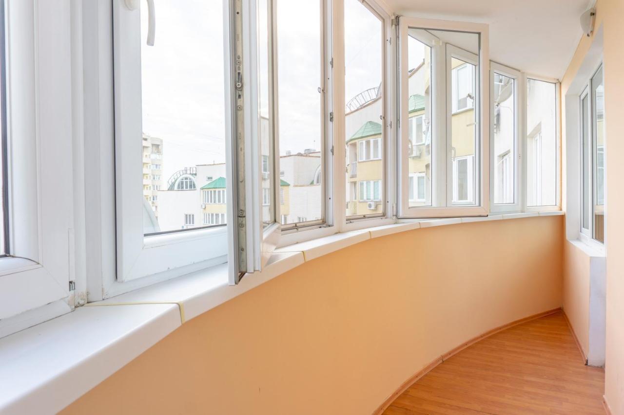 Big Studio Apartment Near River Mall Kiev Eksteriør billede