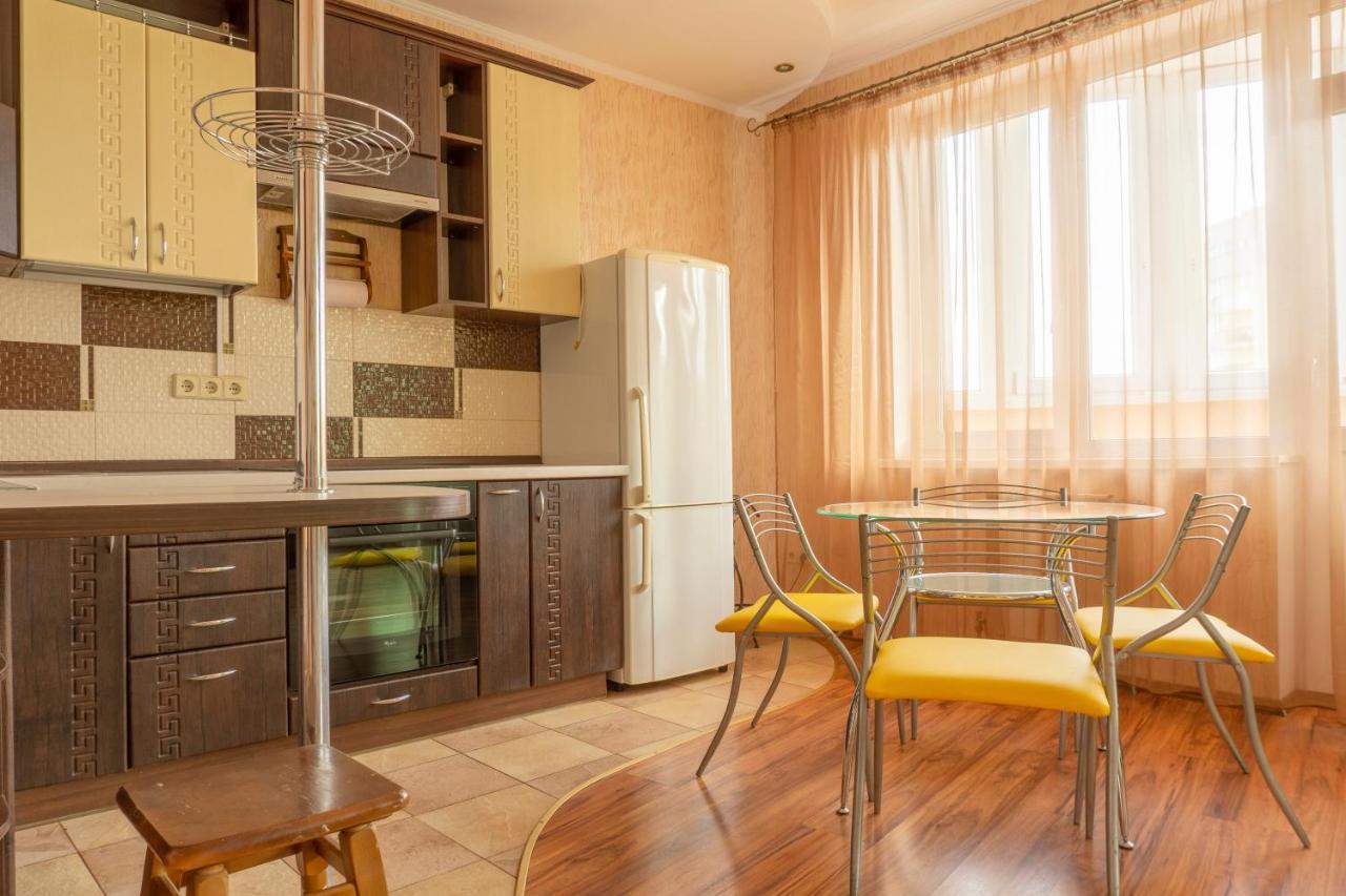 Big Studio Apartment Near River Mall Kiev Eksteriør billede